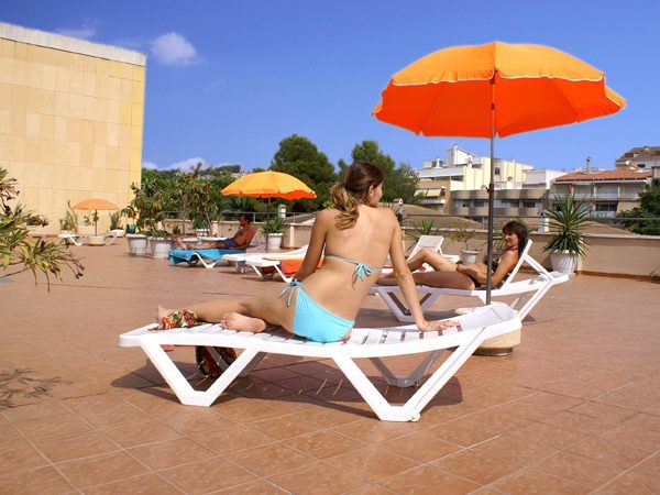 Sun loungers by the swimming pool of Costa d’Or Apartments