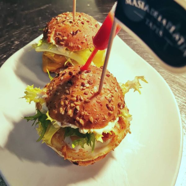 Mini hamburguesa del Restaurant Masia de la Platja Tapes