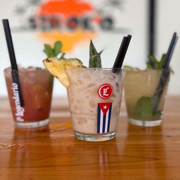 Tres gots amb cocktails diferents de Siroko