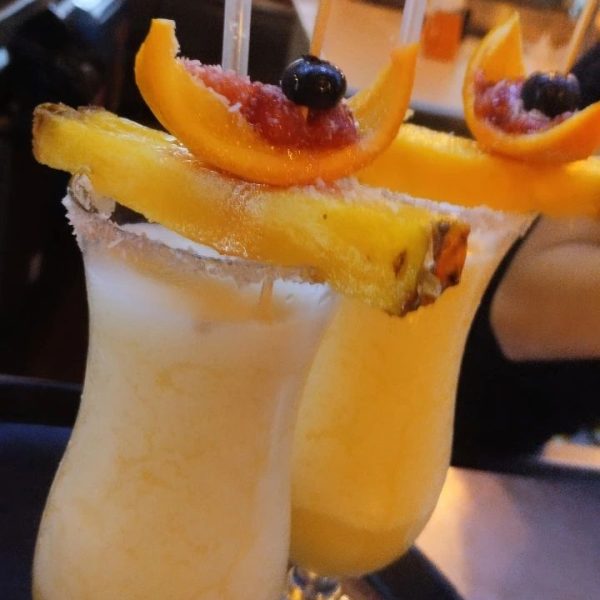 cocktail amb fruites del bar Calafell